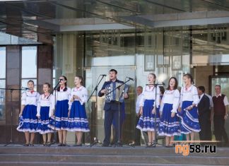 Работникам культуры и педагогам поднимут зарплату