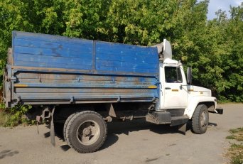 В области работник упал с самосвала, сломал позвоночник и умер