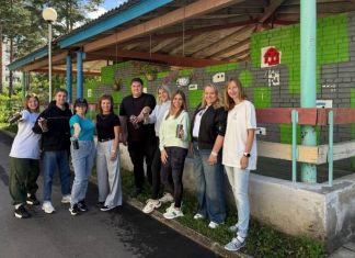 В Заречном заводчане раскрасили веранды в детсадах