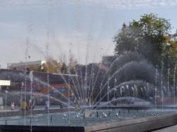 В Пензе на Первомай запустили светомузыкальный фонтан