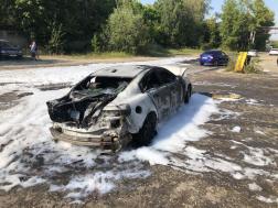 В Заречном сгорел люксовый автомобиль «Ягуар»