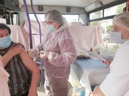 В минздраве региона ответили, безопасно ли вакцинироваться в автобусе