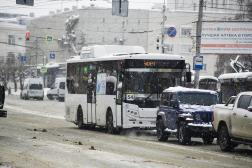 Соцсети: в Пензе автобусы перекрывают движение из-за неубранного снега