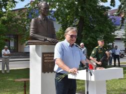 В Пензе открыли памятник Александру Щербакову