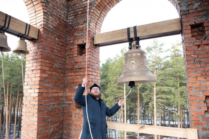 В Заречном впервые зазвонили колокола строящегося храма 