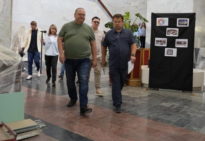Олег Мельниченко оценил ремонт Музея стекла и хрусталя