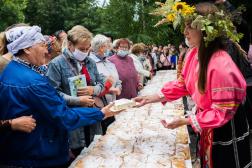 Пришедшие на праздник «Пензенский Спас» съели 16-метровый пирог