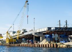 ﻿﻿Во время ремонта Бакунинского моста монтажник упал с 7-метровой высоты