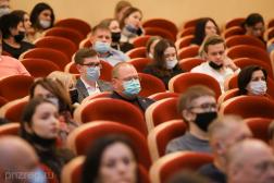 Мельниченко назвал условия снятия ковид-ограничений в драмтеатре