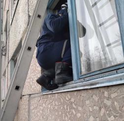 В Пензе спасатели проникли в квартиру и обнаружили труп