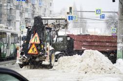 В Пензе в снегу вновь застряла машина скорой помощи